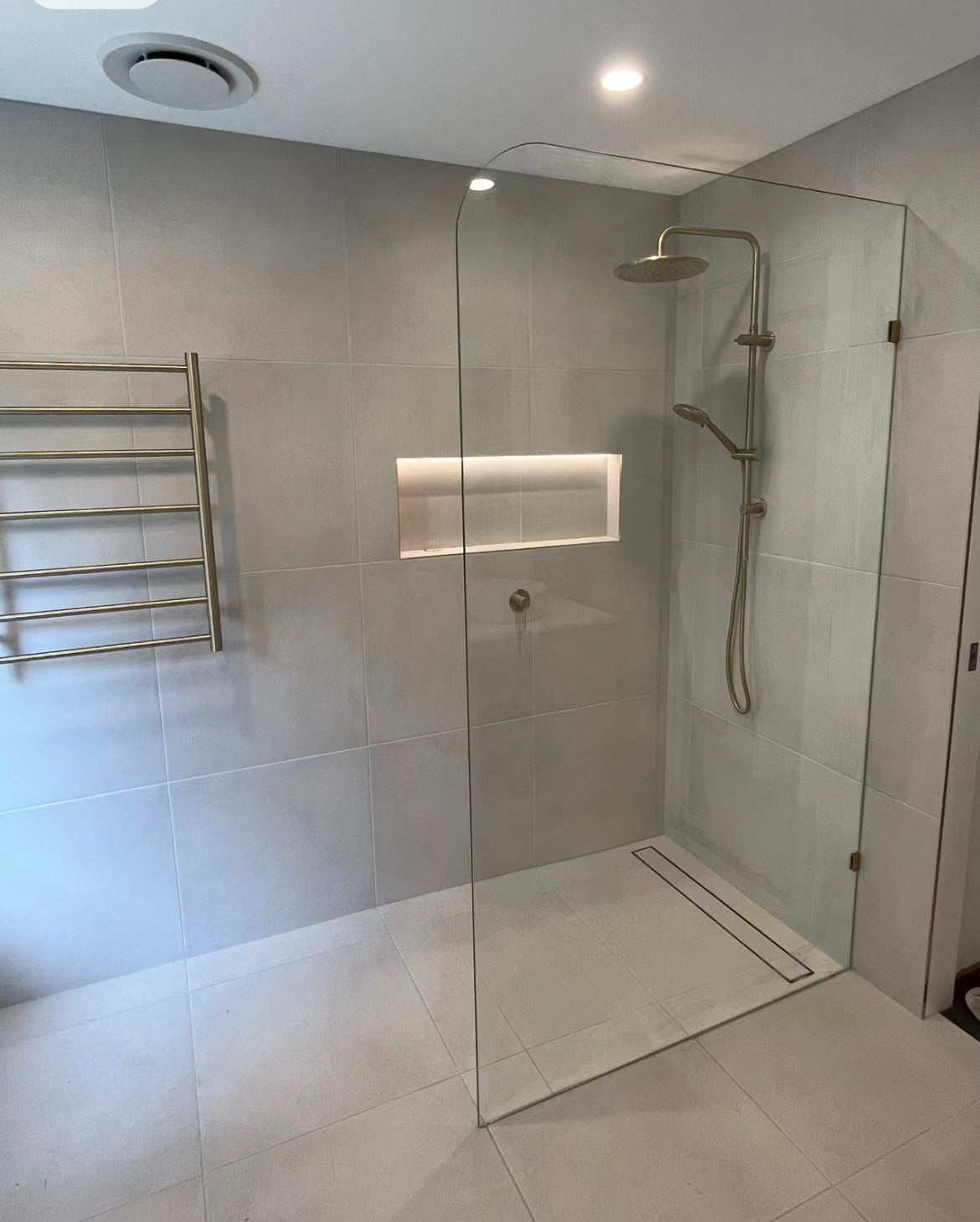 MILANO | RADIUS | FRAMELESS | PANEL