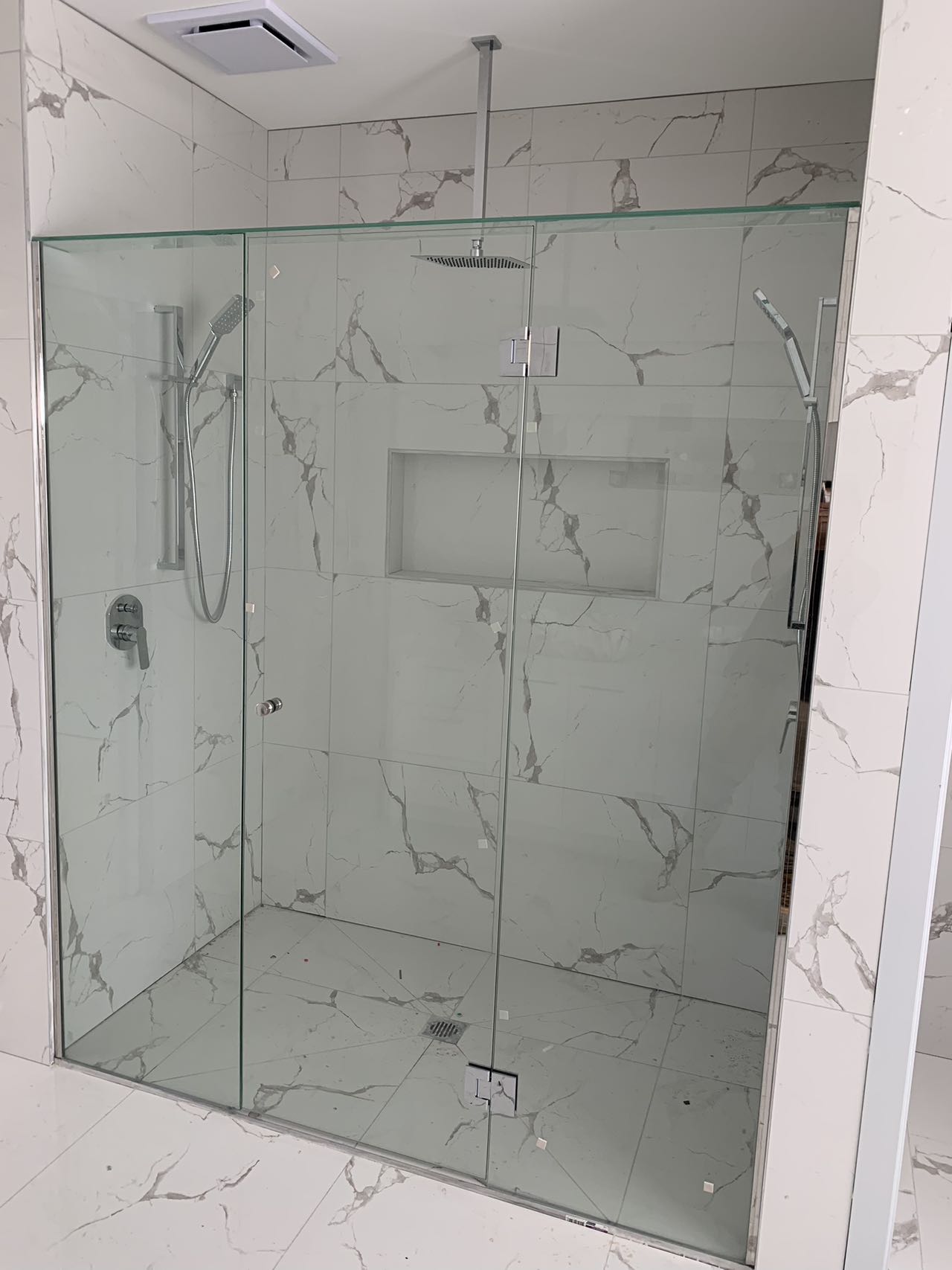 GEM-B | FULLY FRAMELESS SCREEN | FRONT PANEL