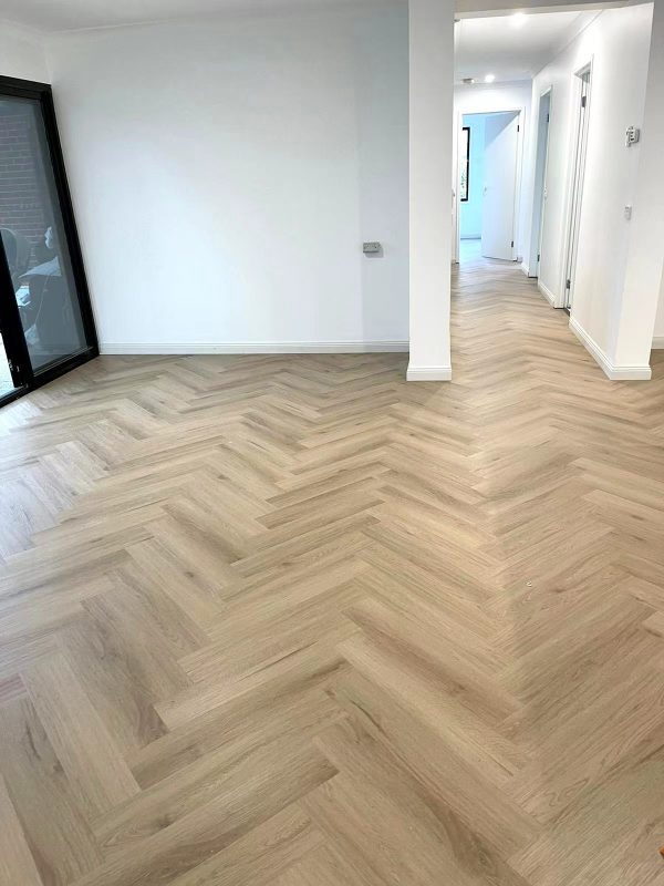 HERRINGBONE | SPC HYBRID | PALE OAK | 650X127X9MM