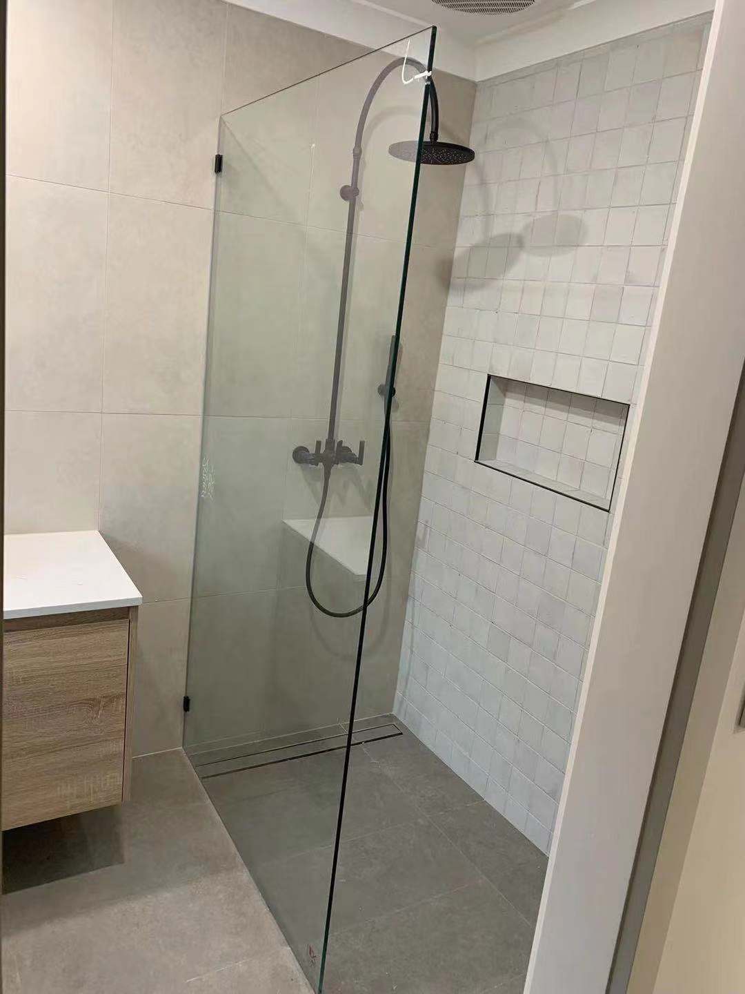 FRAMELESS | WALK IN PANEL
