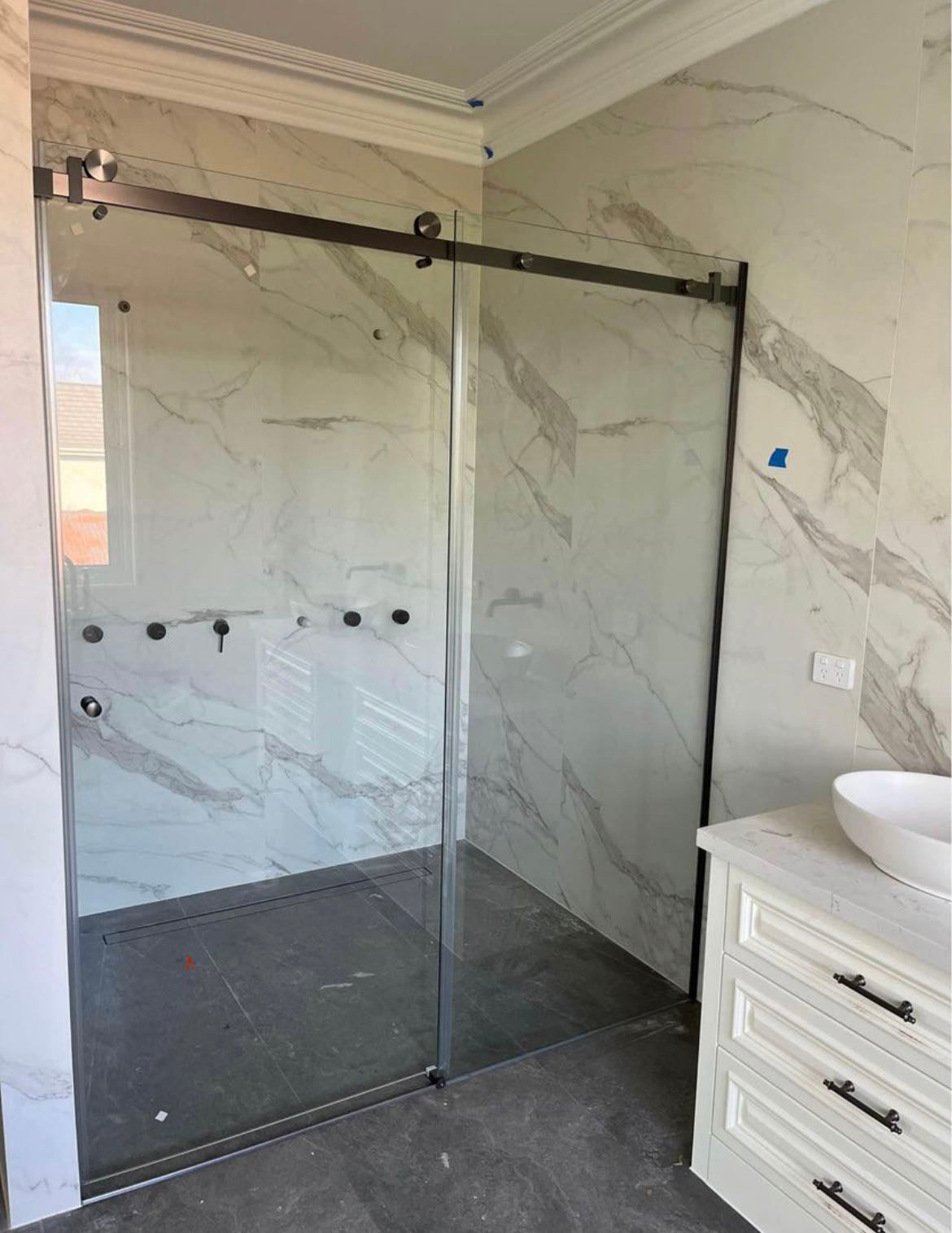 FRAMELESS | SLIDING | FRONT PANEL