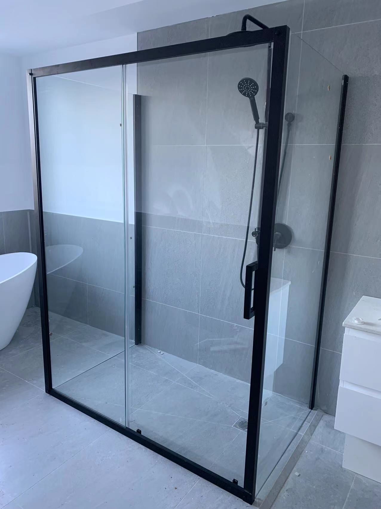 SEMI FRAMELESS SLIDING SHOWER | FRONT PANEL | MATT BLACK