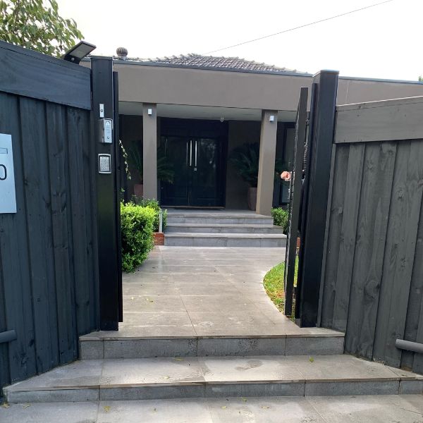 Bluestone Porcelain 600x600x10 - Natural charm for versatile indoor or outdoor designs