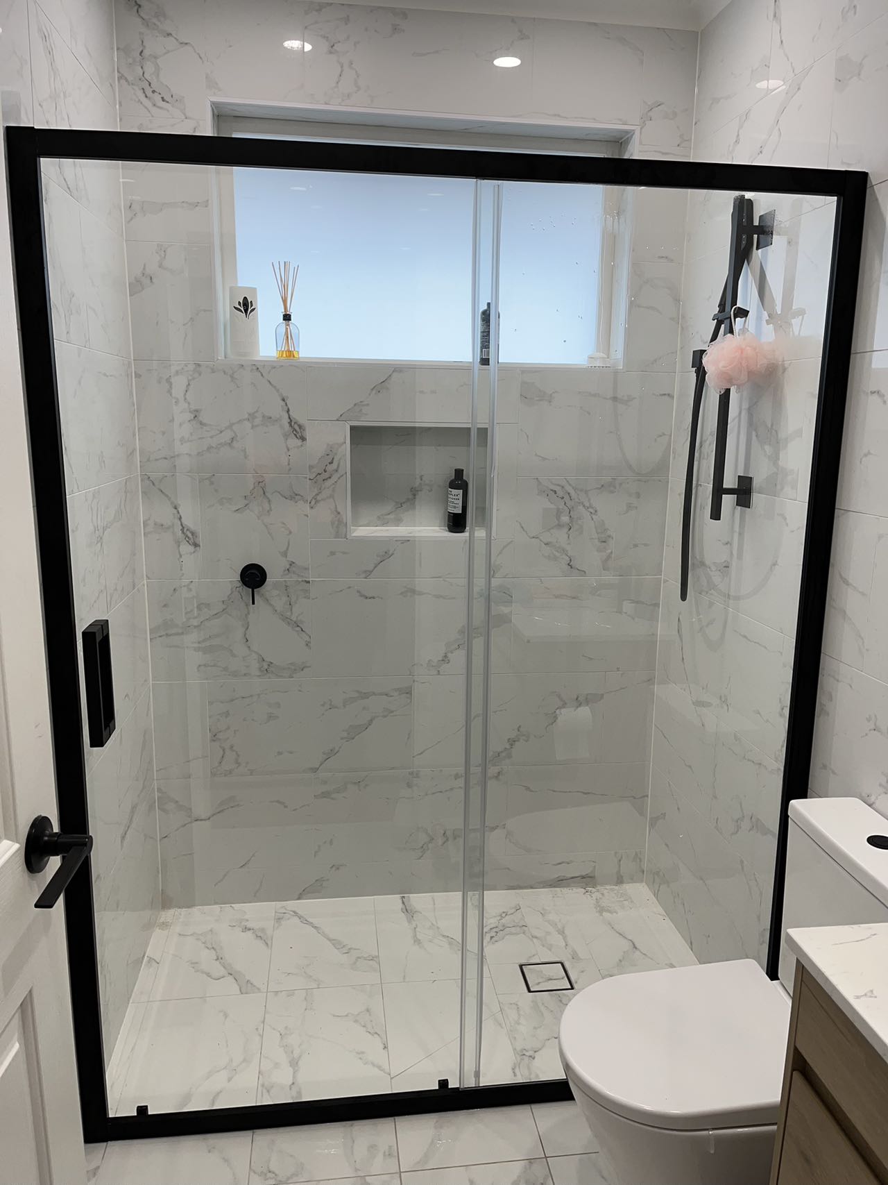 SEMI FRAMELESS SLIDING SHOWER | FRONT PANEL | MATT BLACK
